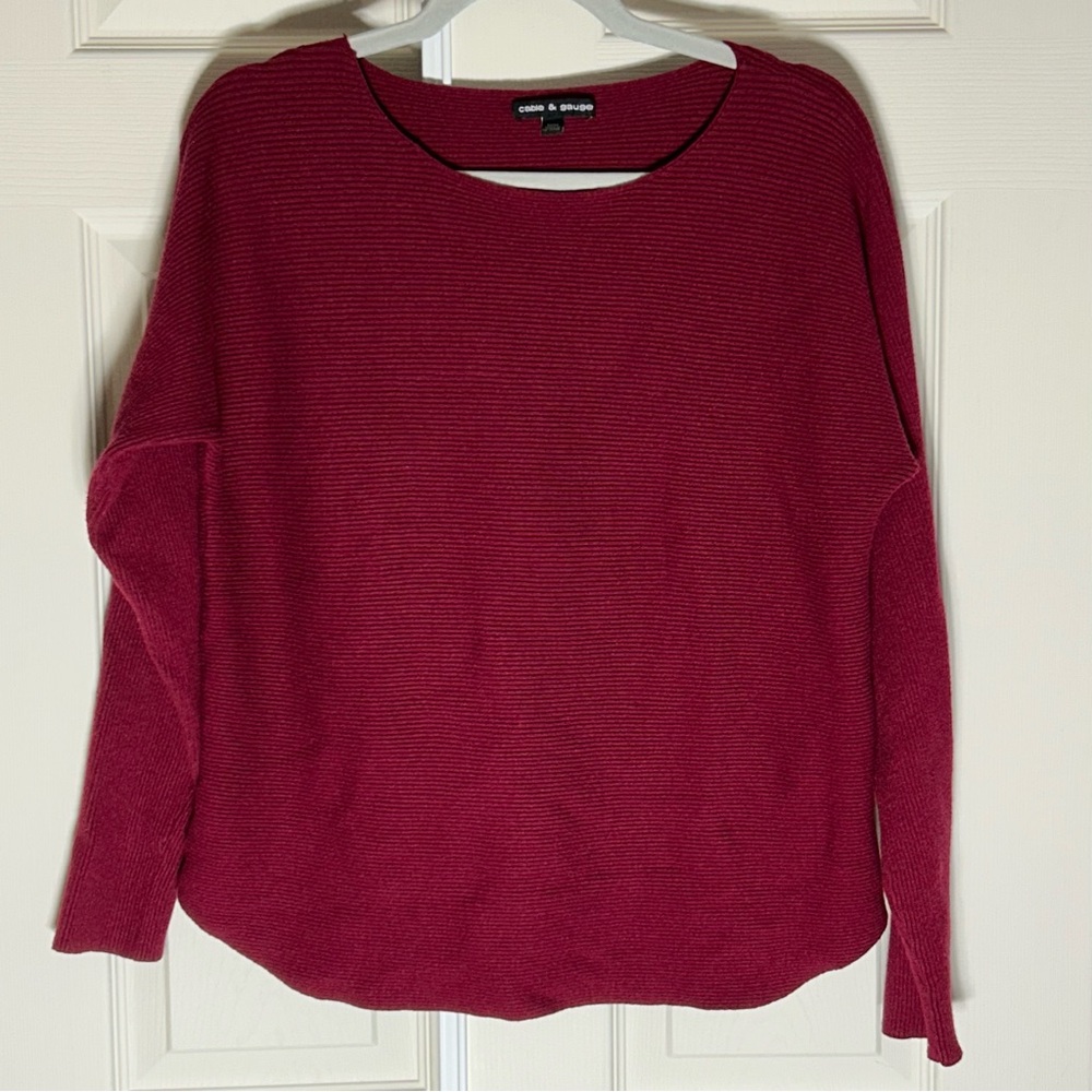 Cable & Gauge Burgundy Round Neck Knit Top Women’s size Medium in Burgundy